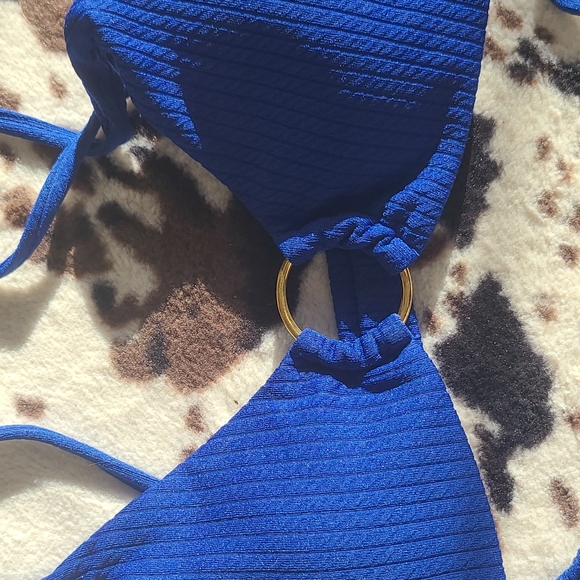 Bikini - Picture 2 of 3